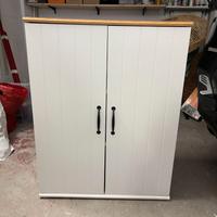 Scaffale IKEA SKRUVBY con ante