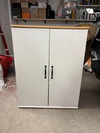 Scaffale IKEA SKRUVBY con ante