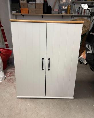 Scaffale IKEA SKRUVBY con ante