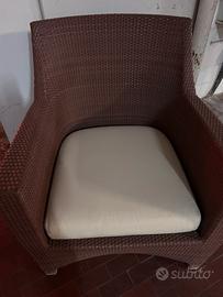 Due poltrone da giardino