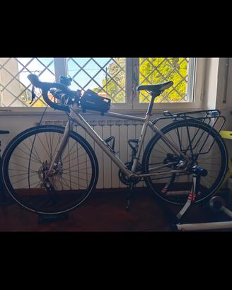 Bici gravel/touring Trek