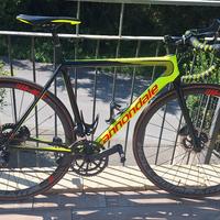 bici da corsa in carbonio cannondale super six
