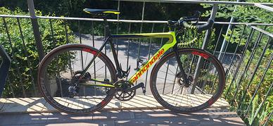 bici da corsa in carbonio cannondale super six
