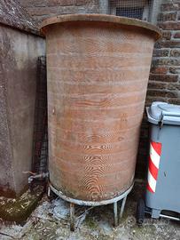 cisterna in vetroresina con piedistallo 