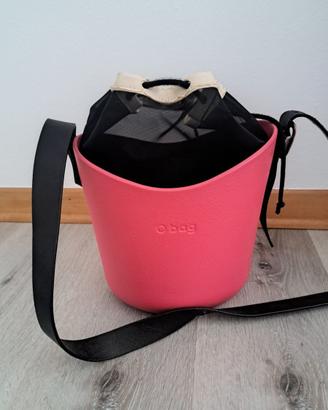 O bag a secchiello color fucsia