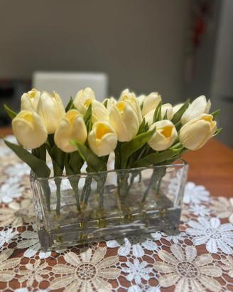 Vaso in vetro con fiori