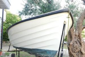 barca per gite o pesca