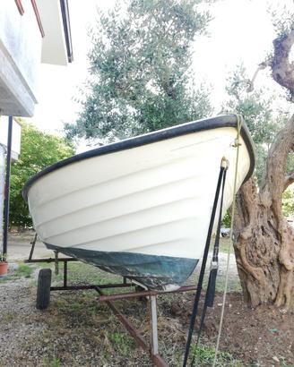 barca per gite o pesca