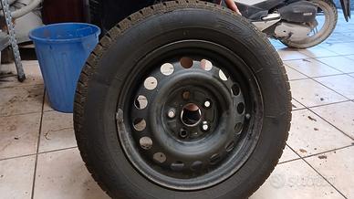cerchi in ferro per fiat 16  più gomme termiche