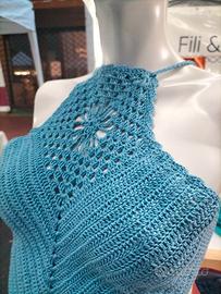 Crop top fatto a mano all'uncinetto in puro cotone