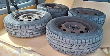 4 cerchi e pneumatici 195/70 15C e 205/70 15 C VW