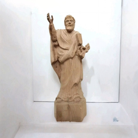 Antica statua raffigurante San Pietro, un'opera d'