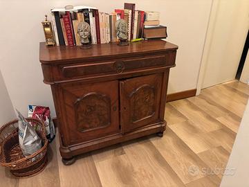 Elegante credenza/comò in legno stile classico