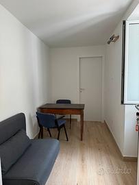 Stanza uso ufficio in Piazza Vanvitelli