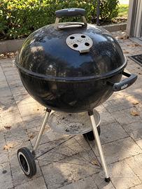 Barbecue Weber Kettle a Carbone con Accessori