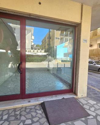 NEGOZIO A BELLARIA-IGEA MARINA