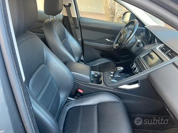 Sedili in Pelle neri Jaguar e-pace