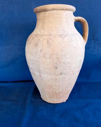 Vecchio vaso in terracotta, piccola anfora