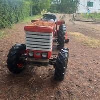 Trattore agricolo