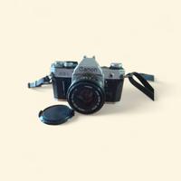 Macchina fotografica Canon AE-1 funzionante