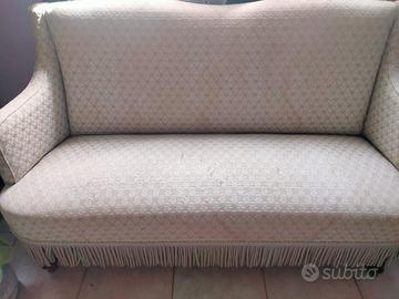 Divanetto antico fine '800 con gambe a cipolla