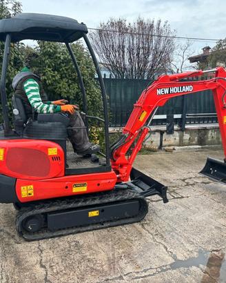 E166 Mini escavatore New Holland 15 q