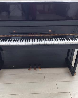 pianoforte a muro