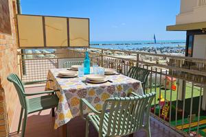 Igea Marina Bilocale Fronte Mare Estivo