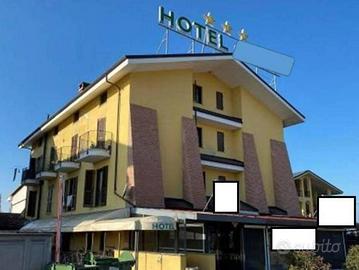 Immobile in asta di 847 m² con più di 5 locali a C