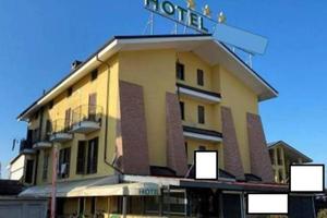 Immobile in asta di 847 m² con più di 5 locali a C