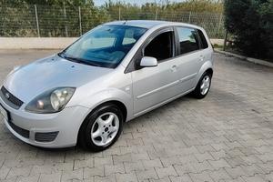 Ford fiesta 1.4 tdci unico proprietario 150.000km 