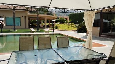 Villa con piscina