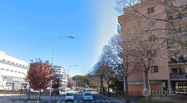 Pomezia bilocale con balcone e posto auto