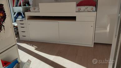 soluzione integrata letto-scrivania-armadio