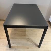 Tavolo allungabile con piano in vetro temperato