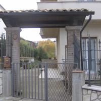 Casa indipendente bifamiliare