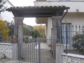 Casa indipendente bifamiliare