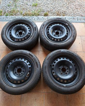 4 gomme INVERNALI R16 205/55 montate su cerchi