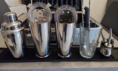 valigetta e attrezzatura  cocktail 