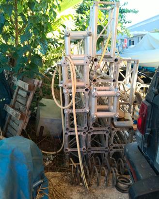Truss americane Proel quadrate da 25 e cubi