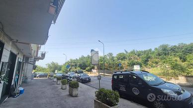 NEGOZIO A NAPOLI