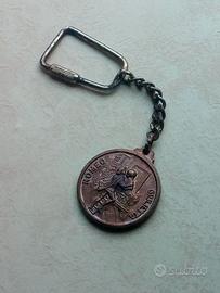Medaglia vintage con portachiavi in metallo