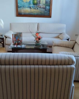 Divano letto 2 metri+ 2 poltrone