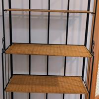 Libreria ferro battuto lavorato e rattan