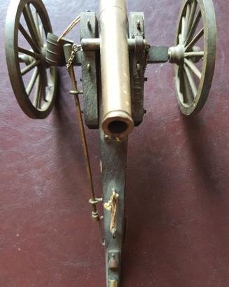 Miniature cannoni, drappella