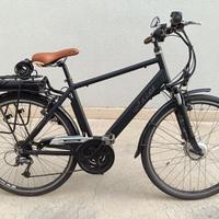 e-bike a pedalata assistita con ruote 28 pollici