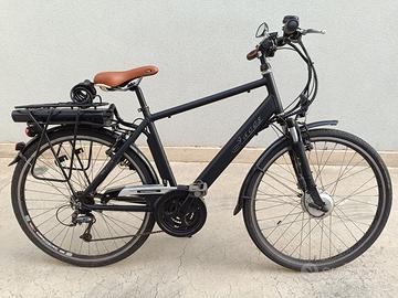 e-bike a pedalata assistita con ruote 28 pollici