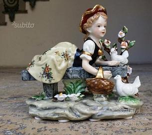 Ceramica ''bambina distesa''
