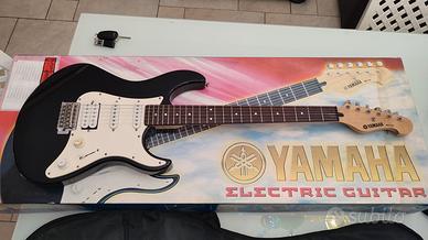 Chitarra Yamaha EG112 Black + Ampli. Peavey 12W