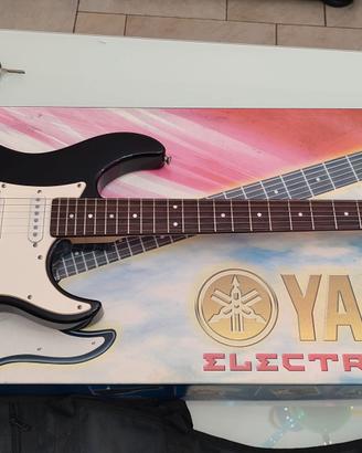 Chitarra Yamaha EG112 Black + Ampli. Peavey 12W